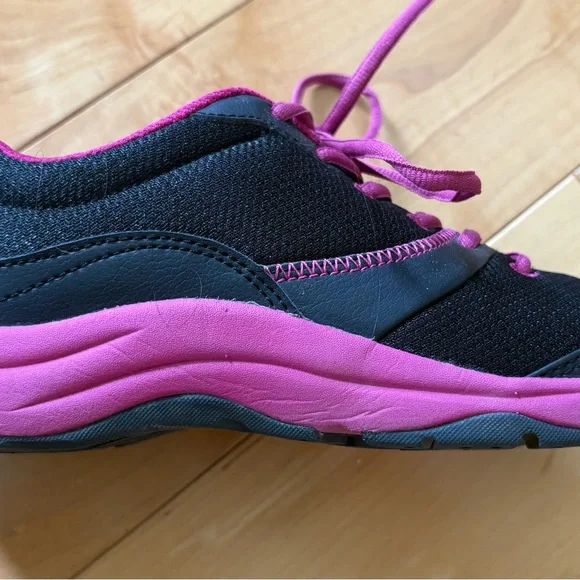 VIONIC | Black and Pink Sneakers with Sporty Design | SIZE 7.5 - Picture 5 of 12